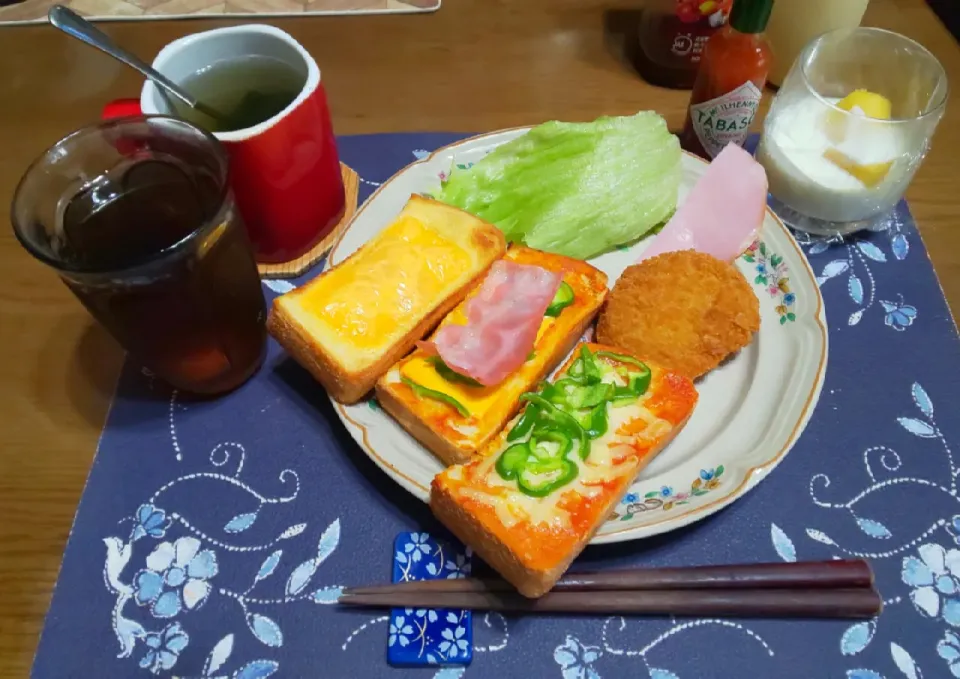 Snapdishの料理写真:三種のトースト(昼飯)|enarinさん