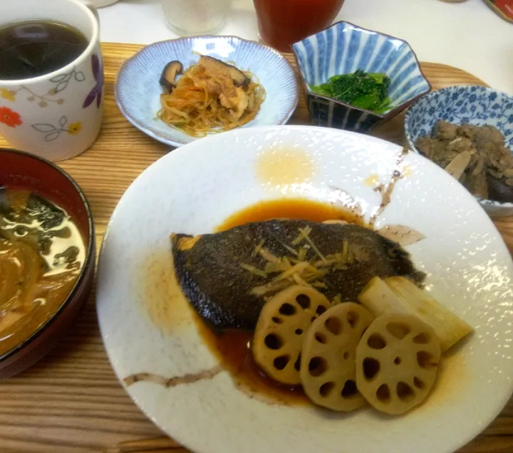 '22．9/29
今夜は黒鰈の煮付けと作りおき😋|たえさん