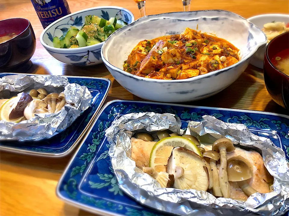 鮭とキノコのホイル蒸し　麻婆豆腐　胡瓜の紫蘇胡麻酢和え|じゅんさんさん