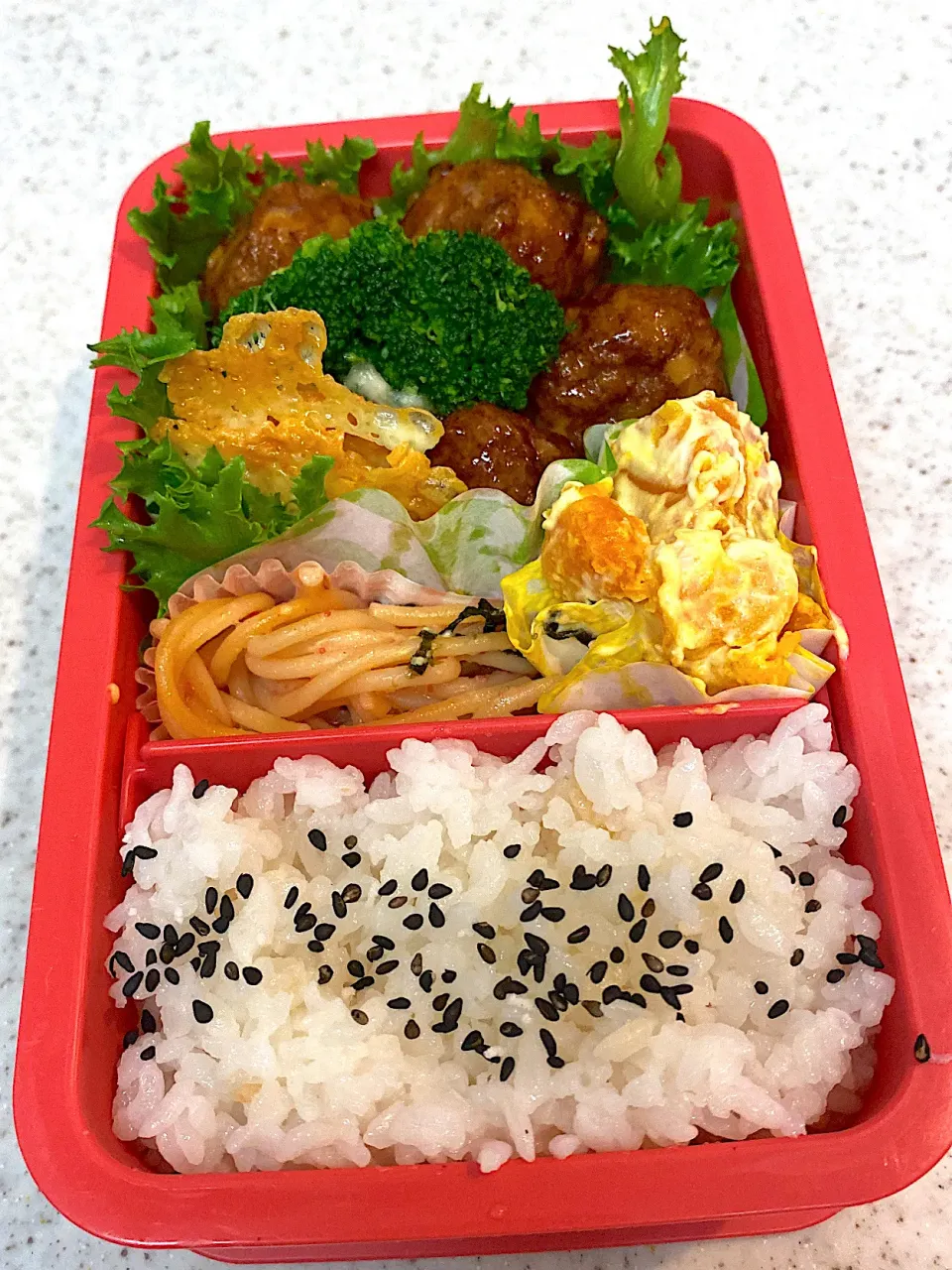 Snapdishの料理写真:肉団子　弁当|asumamaさん