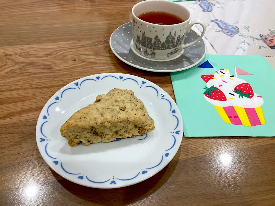 卵・乳製品・砂糖なし♡自家製八朔ピールと紅茶の全粒粉スコーン|みよさん