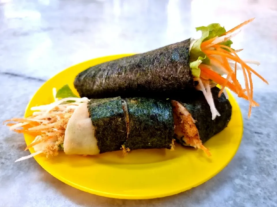 Snapdishの料理写真:Handmade Seaweed Popiah|Emmeline Jongさん