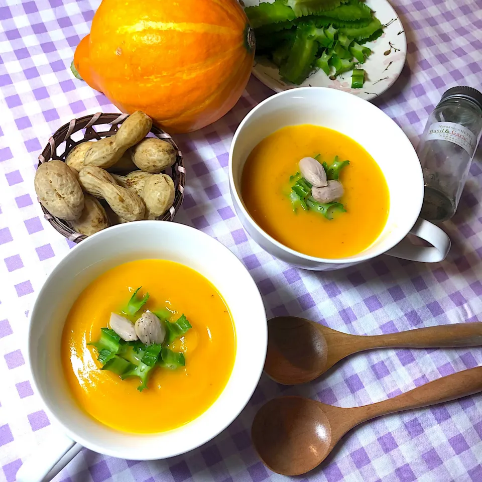 とっておきかぼちゃのスープ　四角豆インゲンと茹で落花生を浮かべてみました|さらっと🍀さん