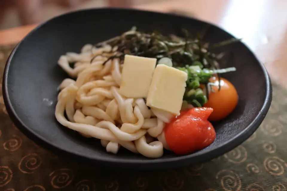 Snapdishの料理写真:手打ちうどん　釜玉明太子バターうどん|sho_shoさん