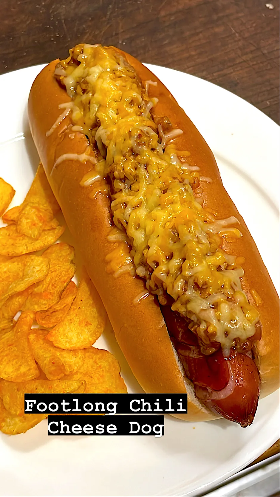 Snapdishの料理写真:Footlong Chili Cheese Dog|Chris Shannonさん