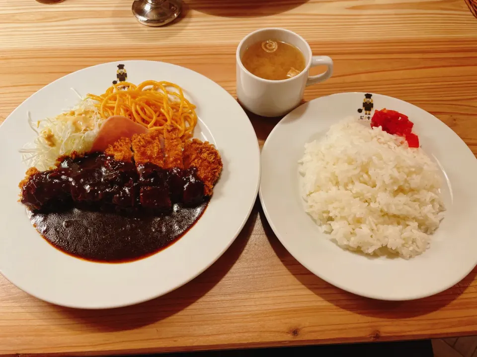 Snapdishの料理写真:喫茶店ピノキオ　ハーブ豚のポークカツ定食|コージ💫さん