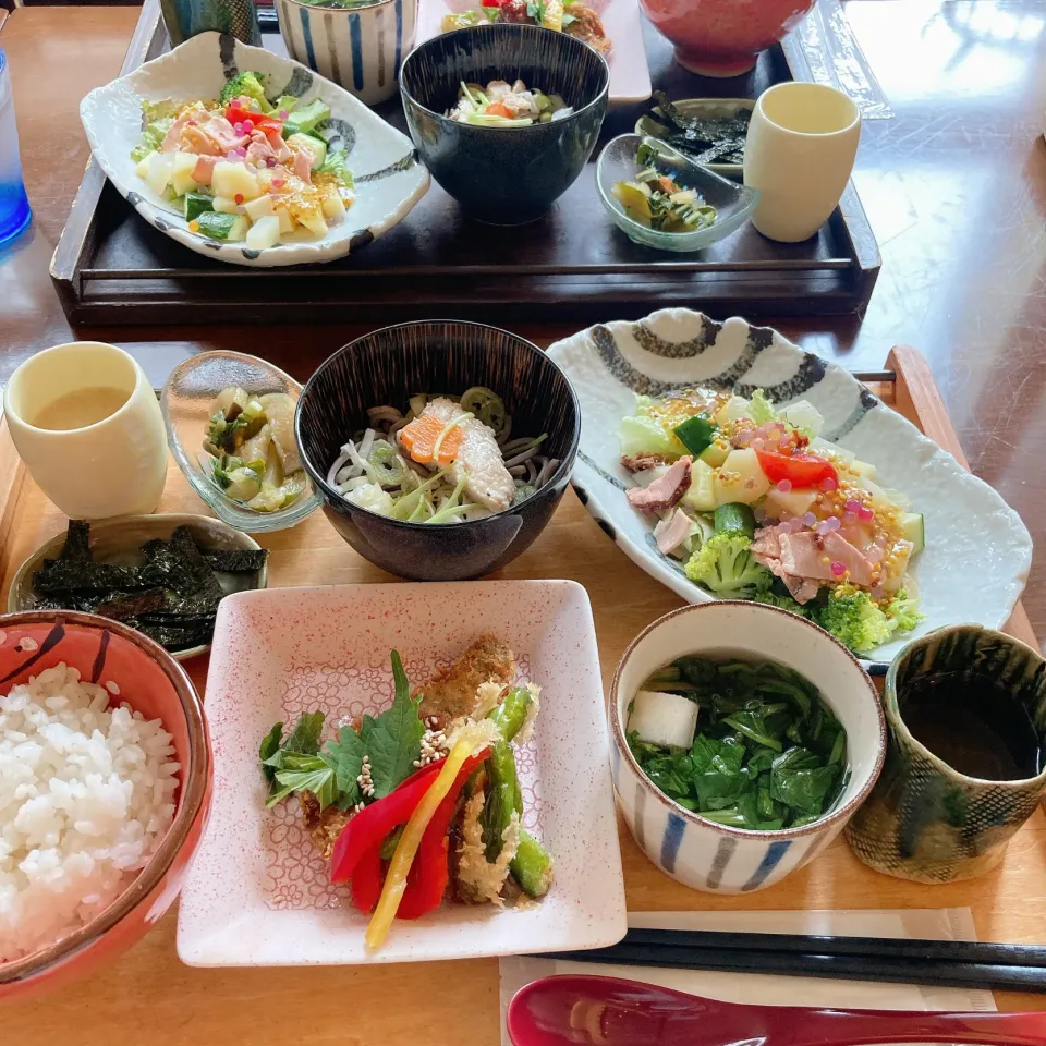 Snapdishの料理写真:鯵とししとうの大葉みそカツ　　　　　　鶏肉のねぎ塩冷やしそば　　　　　　　　ローストポークとじゃがいものサラダ🥔🥗|ちゃみこさん