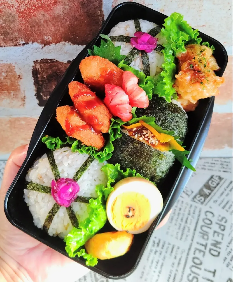 Snapdishの料理写真:おにぎり弁当☆|とももんさん