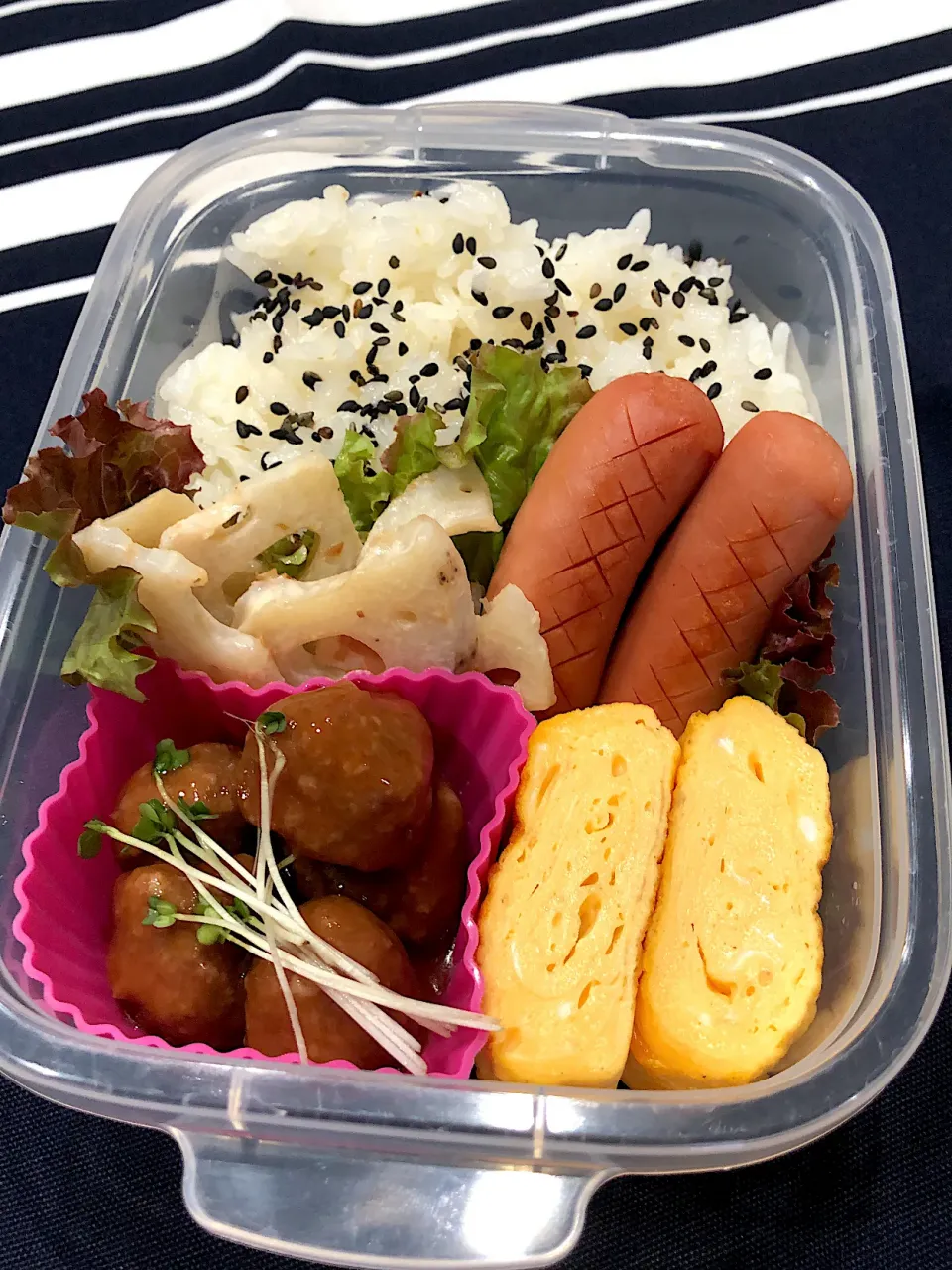 Snapdishの料理写真:ごま塩ご飯、たまご焼き、ウインナー、ミートボール、蓮根の梅しそマヨあえ|きらきらさん