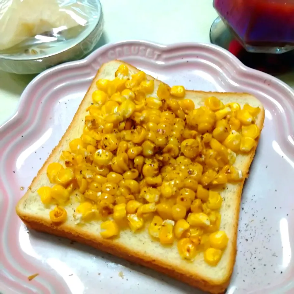 バター醤油とうもろこしトースト|うたかた。さん