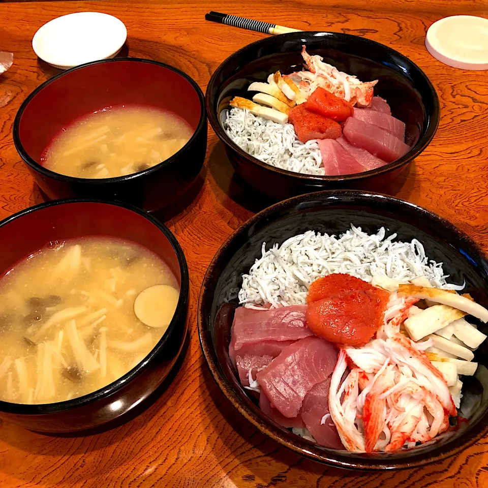 割引の刺身で海鮮丼😋|すかラインさん