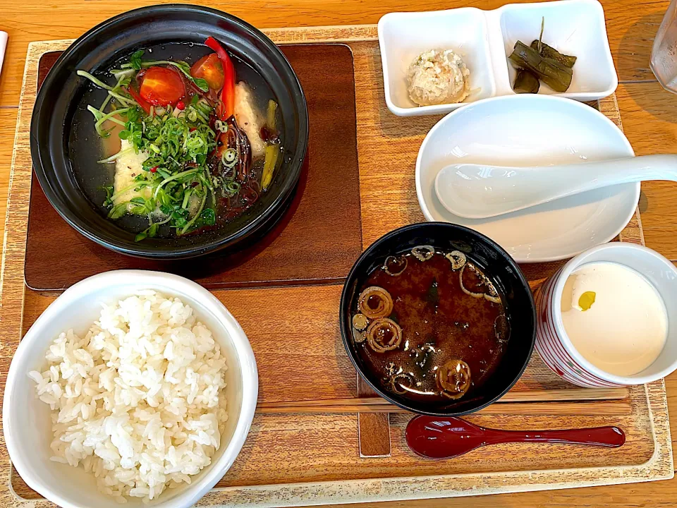 食のつむぎ　豆腐と海老のあんかけのランチ|hiroeさん