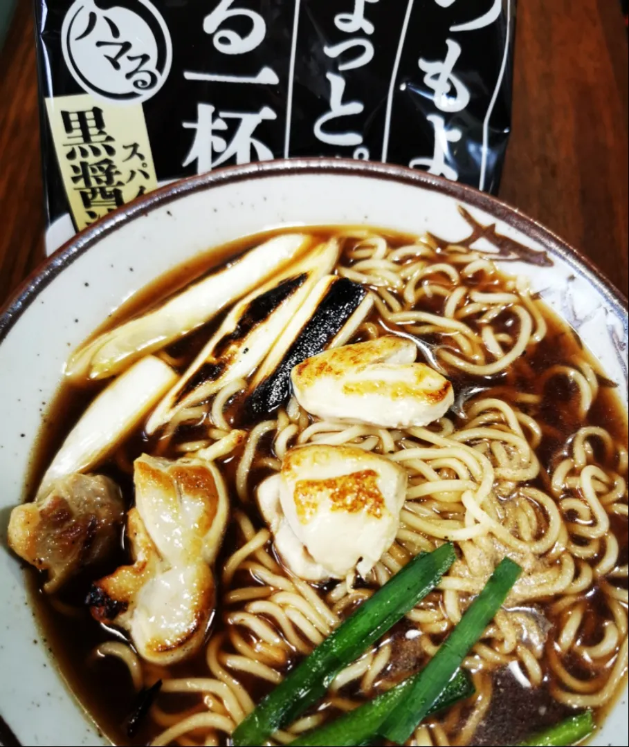 Snapdishの料理写真:まるちゃん、クセのある黒醤油ラーメン👌グ〜です😀|ペンギンさん