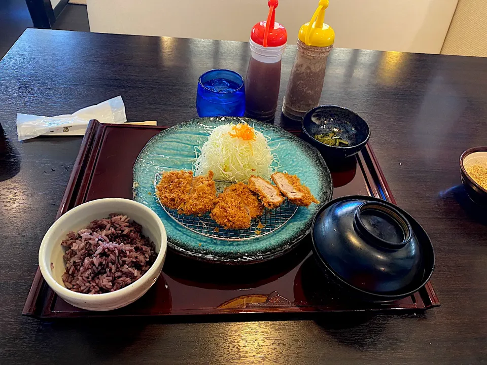 Snapdishの料理写真:ヒレカツランチ🌈宮古島竜宮とんかつ🌈 ©dabasyu|dabasyuさん