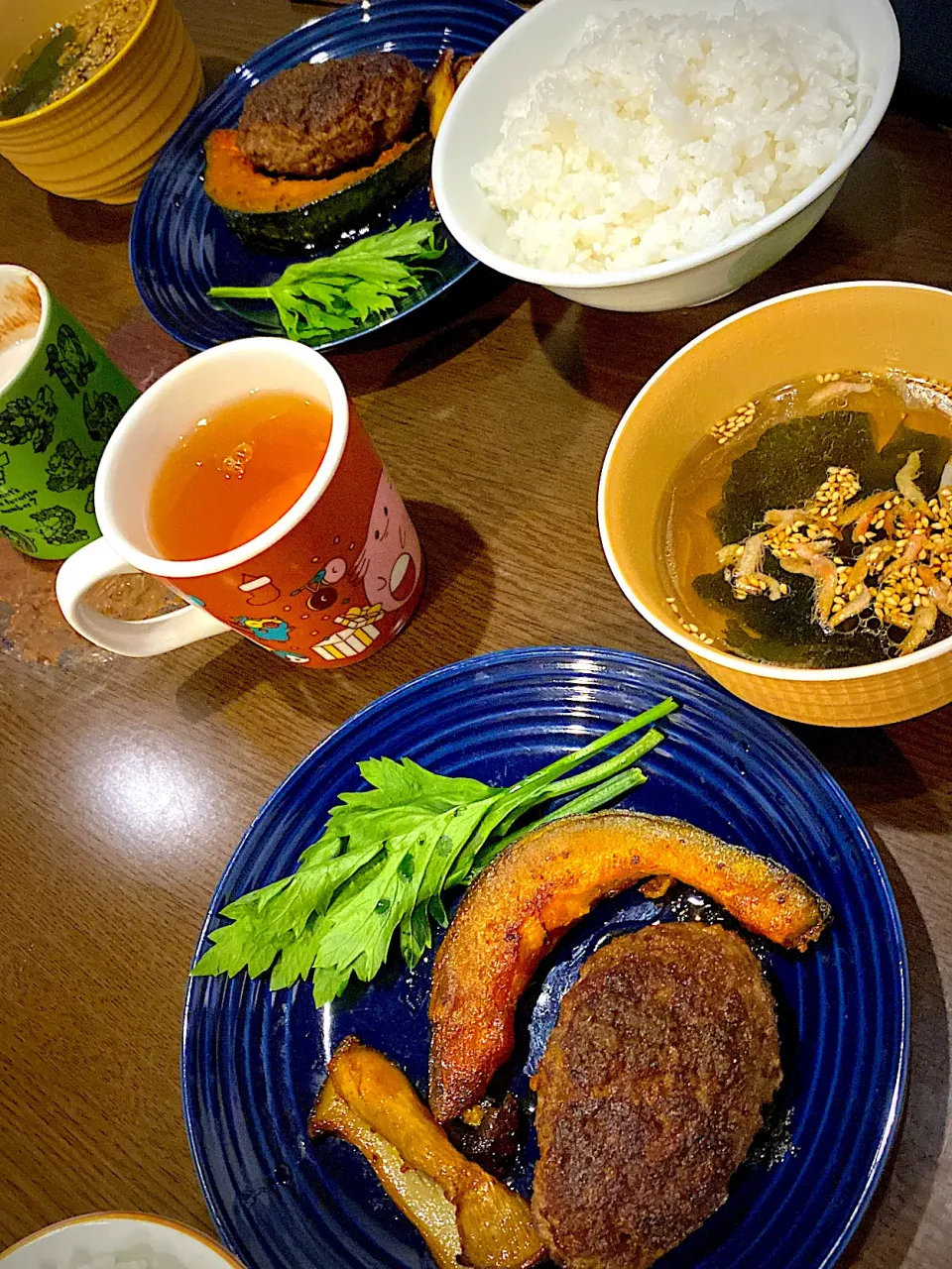 ハンバーグ　オニオン醤油ソース　エリンギ　カボチャロースト　わかめ胡麻スープ　ダージリンティー|ch＊K*∀o(^^*)♪さん