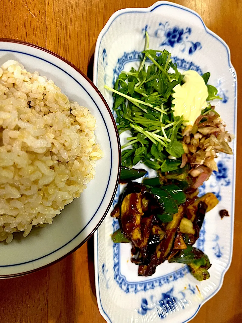 Snapdishの料理写真:ケチャップとソースとカレー粉が混ざると味噌っぽい味になった #夕飯 ロウカット玄米ご飯、茄子ピーマンおかかカレー風味炒め、豆苗、ミョーガおかかポン酢和え|ms903さん