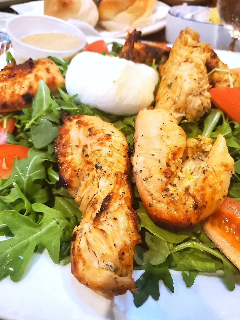 mozzarella buratta chicken salad|Lizzy Leylegianさん