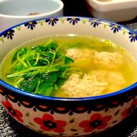 豆苗と生姜のチキン団子スープ