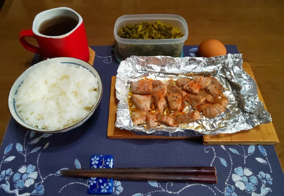 鮪ソテーと卵かけご飯(朝ご飯)|enarinさん