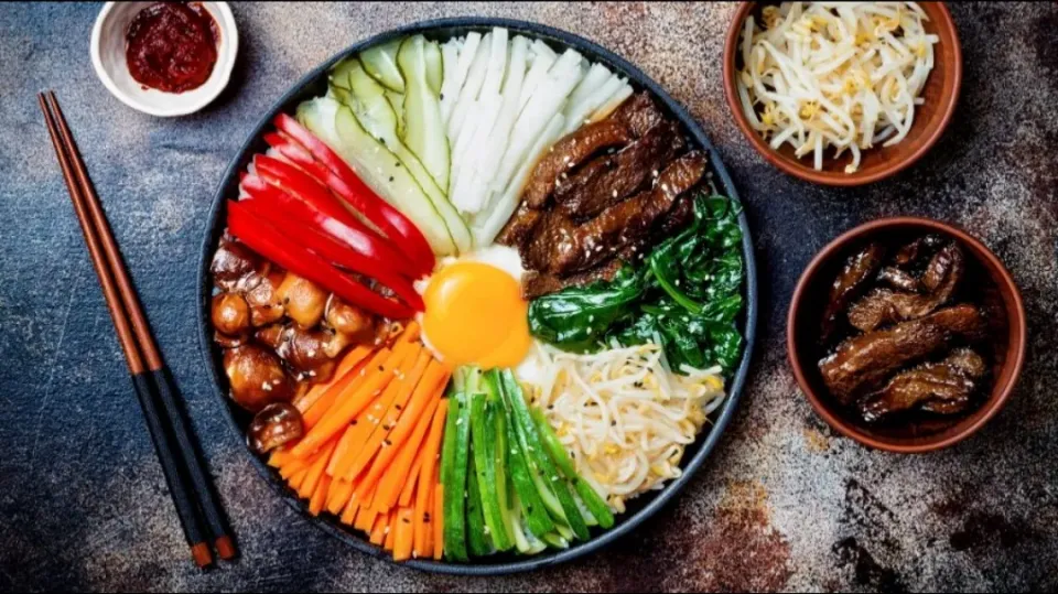 Korean BBQ with side dishes|Lizzy Leylegianさん