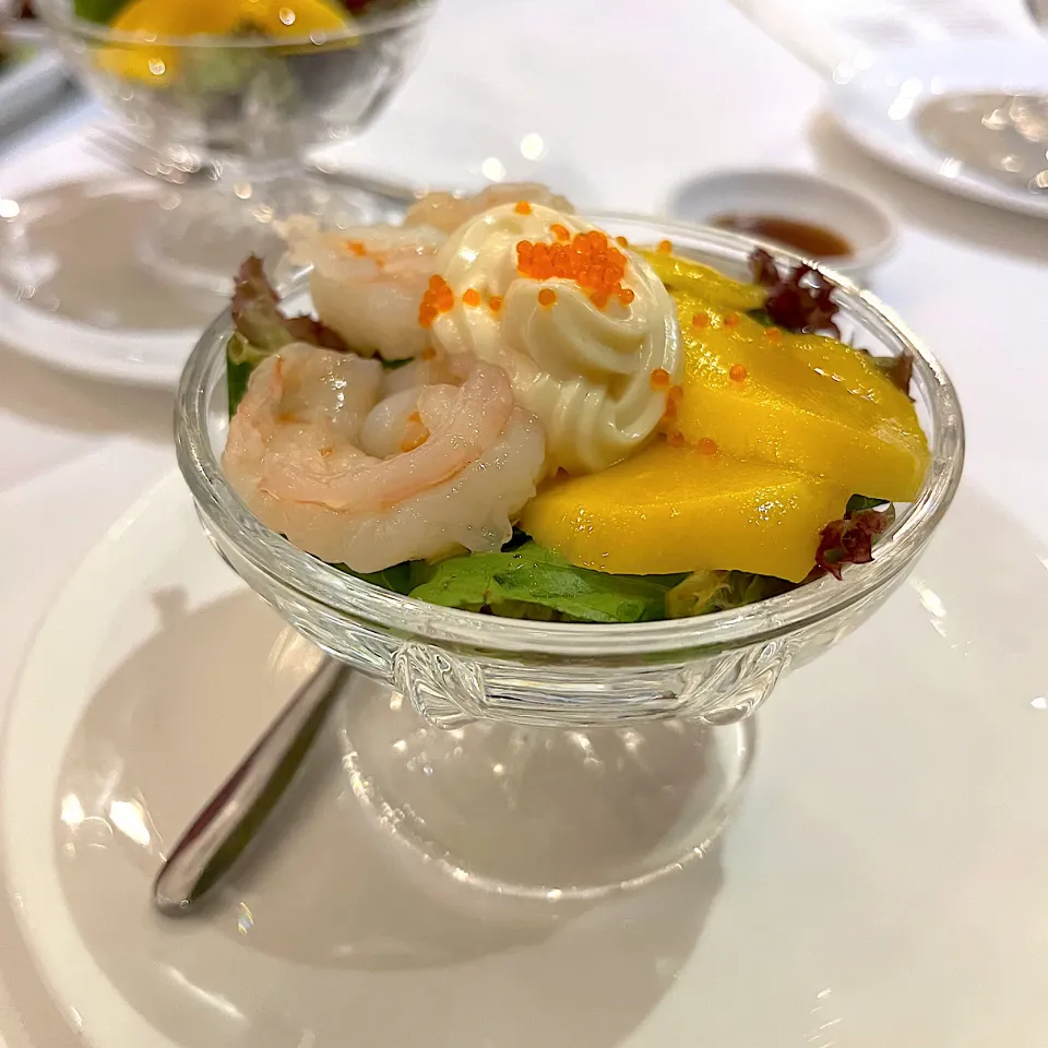 Prawn, mango and crab roe salad|skyblueさん