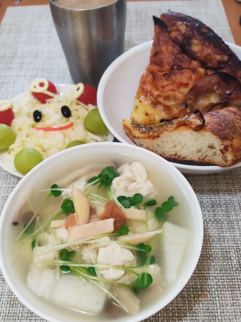 Snapdishの料理写真:ピザとゆし豆腐

こりゃ合いませんね。
ピザと合うのは、サラダと麦芽コーヒー。
ゆし豆腐と合うのは、サラダのみ。
サラダは八方美人なところがありますが、あとは犬猿です。|Rピージャーさん