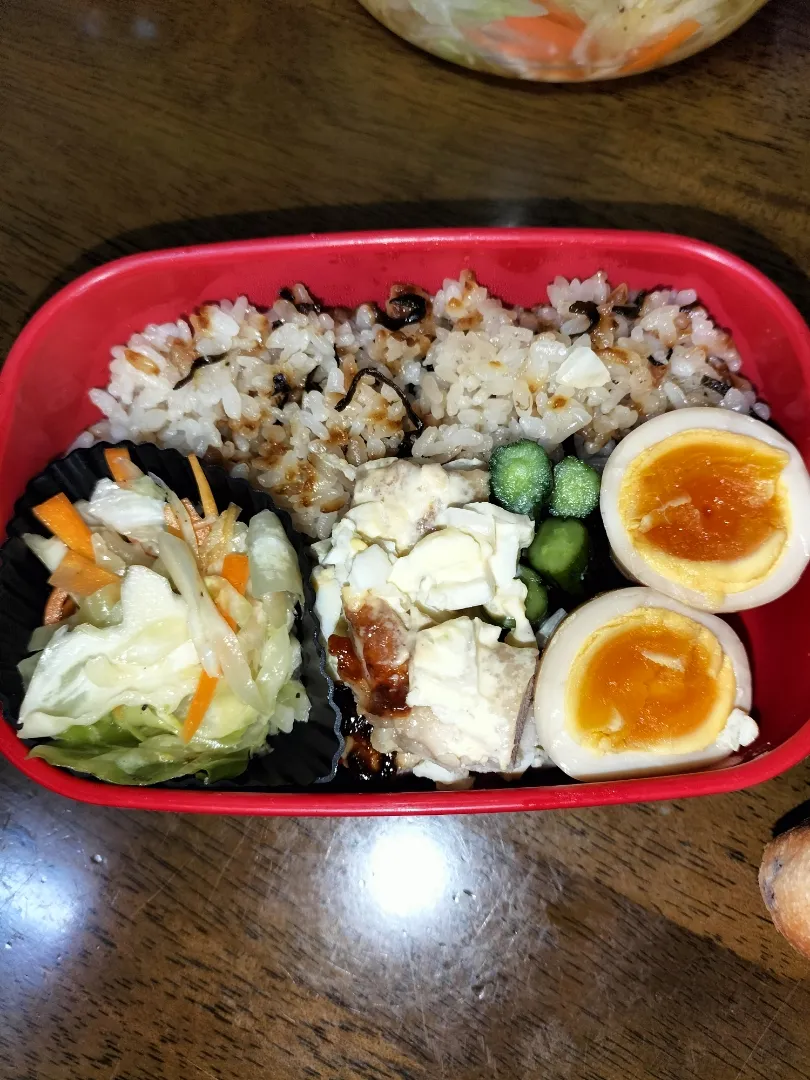 私弁当🍱
　塩こんぶと梅の混ぜごはん😄|miimiさん