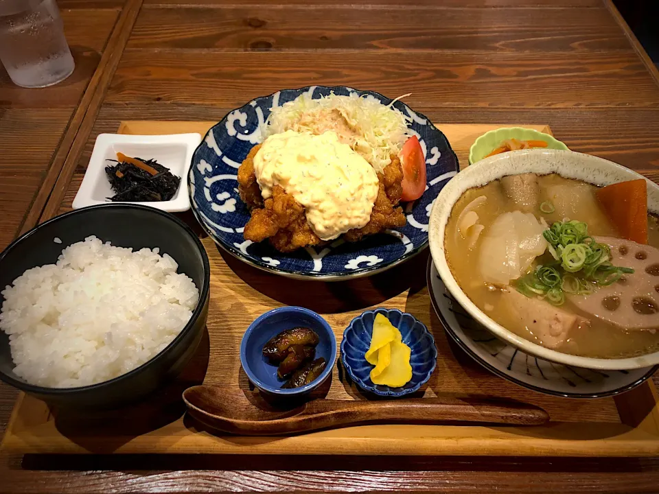 チキン南蛮・豚汁定食|あっちさん