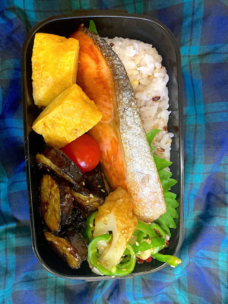 シャケ弁、茄子の蒲焼き。茄子の蒲焼き美味しい💕|ナタママさん