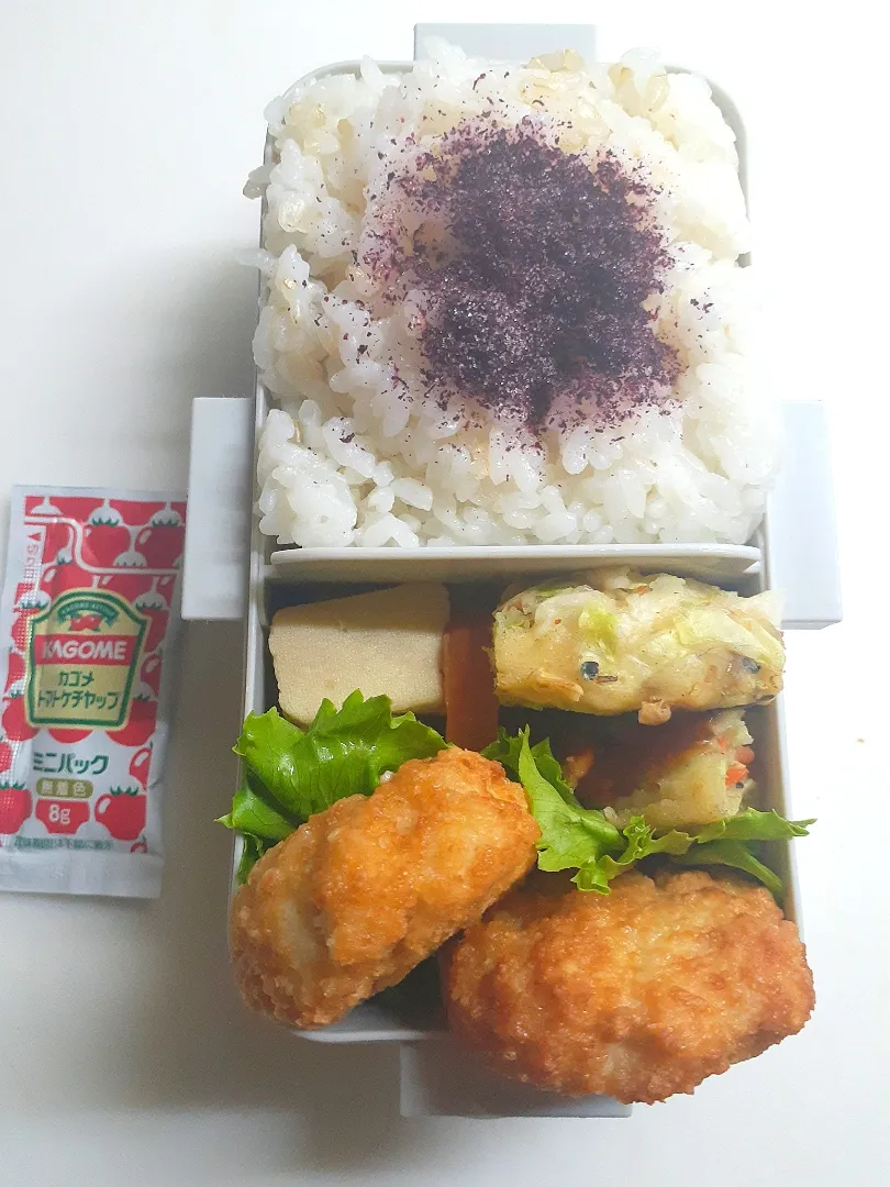 ☆中学生弁当☆玄米入りゆかりごはん、お好み焼き、高野豆腐、豆腐入りチキンナゲット|ｼｮｺﾗさん