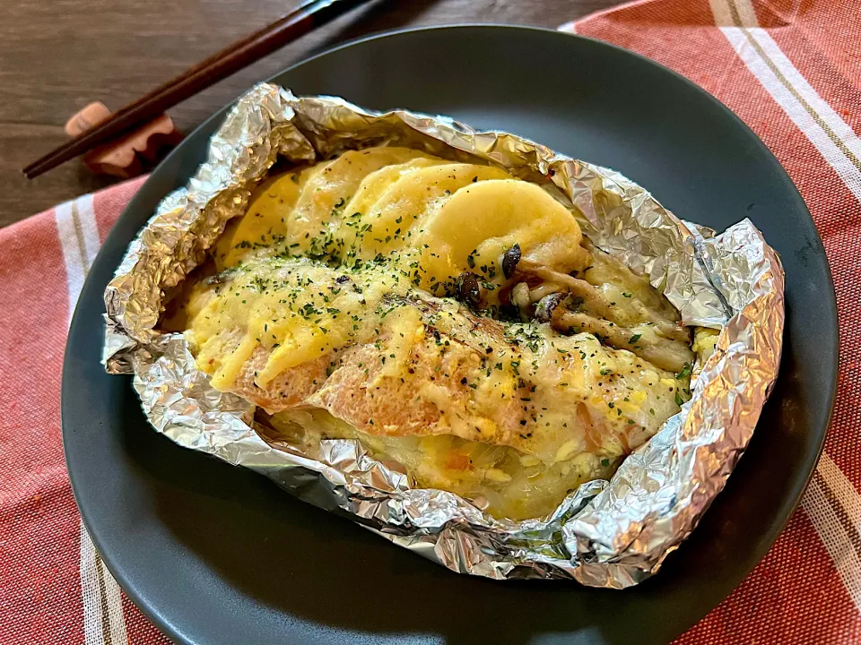 秋鮭・きのこ・じゃが芋のマヨチーズ焼き|みなもぐさん