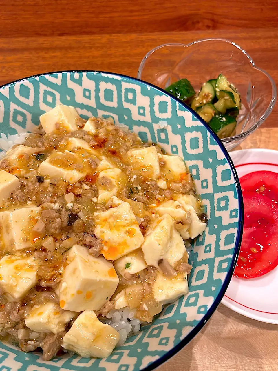 麻婆豆腐丼　ハチミツトマト　胡瓜和え|とゆあさん