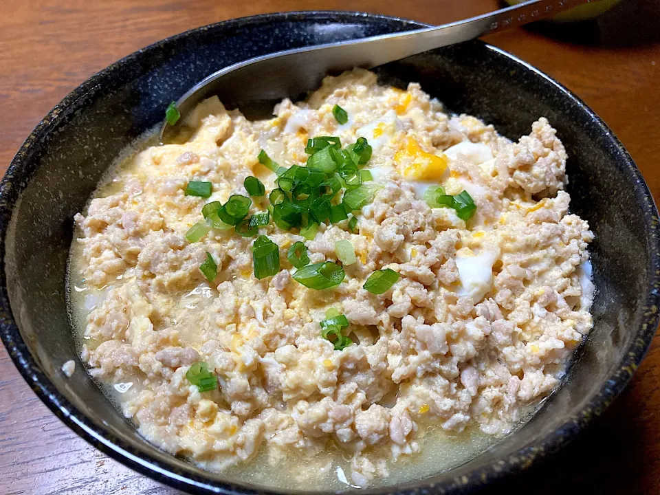 鶏ミンチ親子丼|はっちぃさん