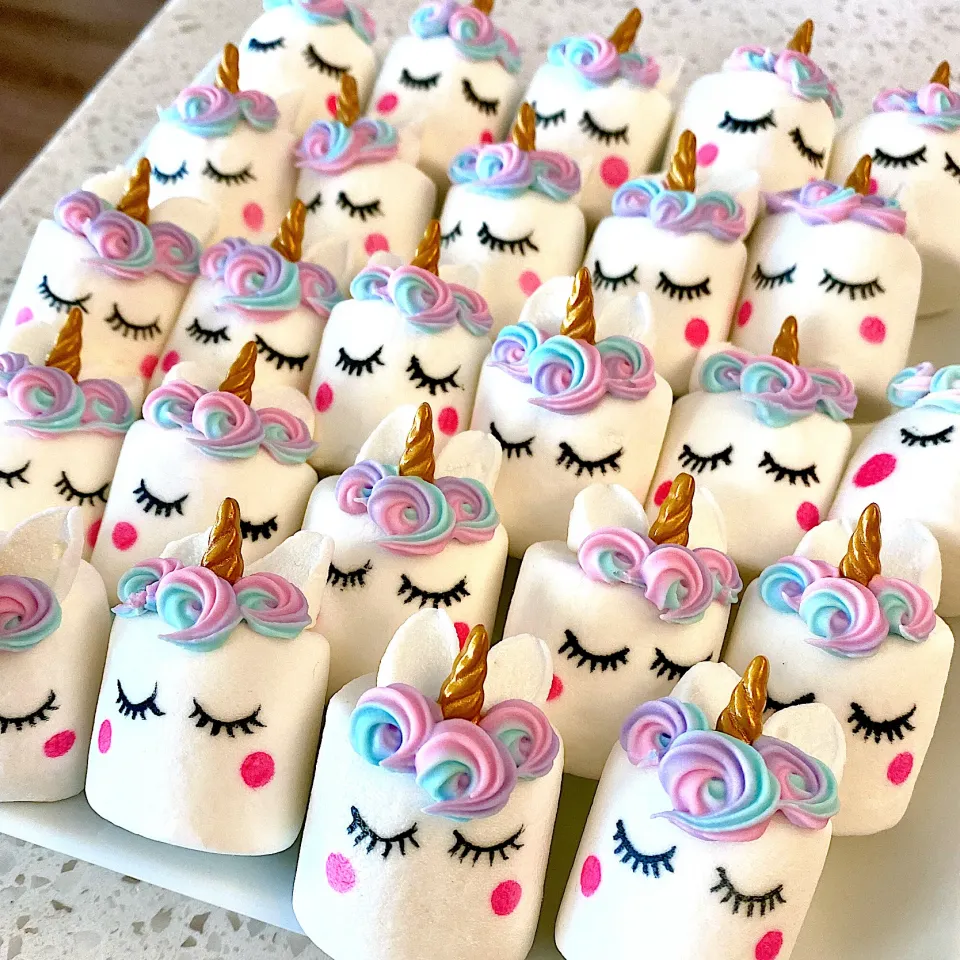 Unicorn mallow ユニコーンカップケーキ🦄|ワカナさん