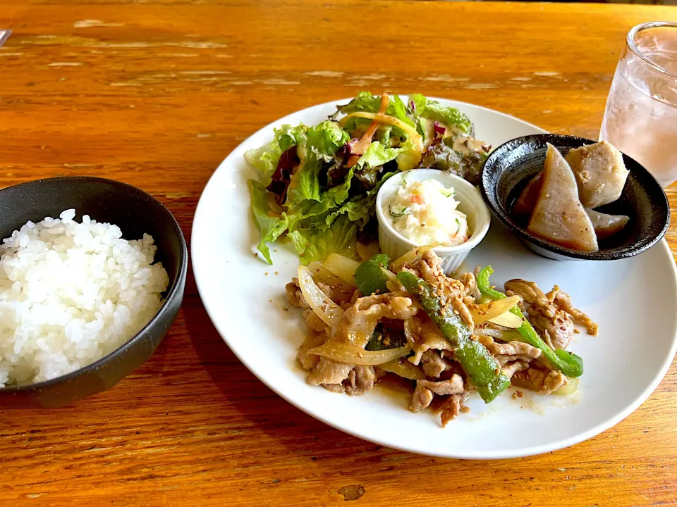 Snapdishの料理写真:今日のランチ🍽 豚肉とピーマン🫑のみそ炒め✨|yokoさん