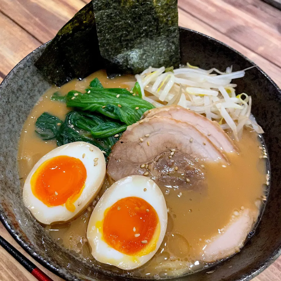 豚骨醤油ラーメン|もやぴさん