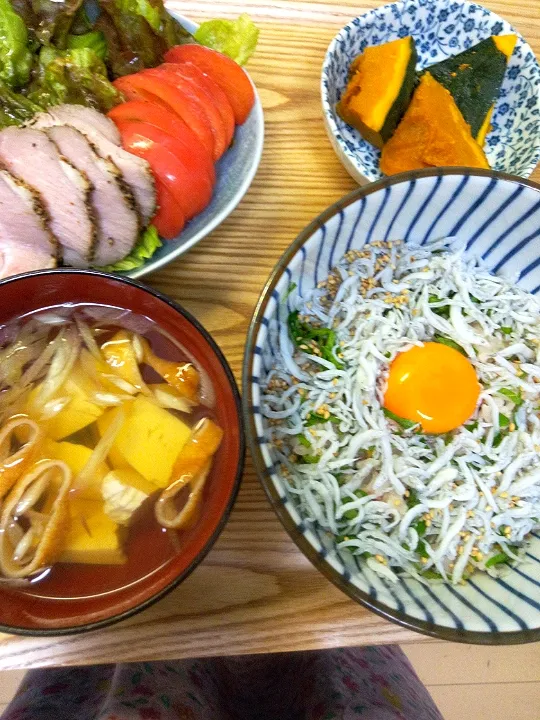 '22．10/`
今夜はしらす丼定食😋|たえさん