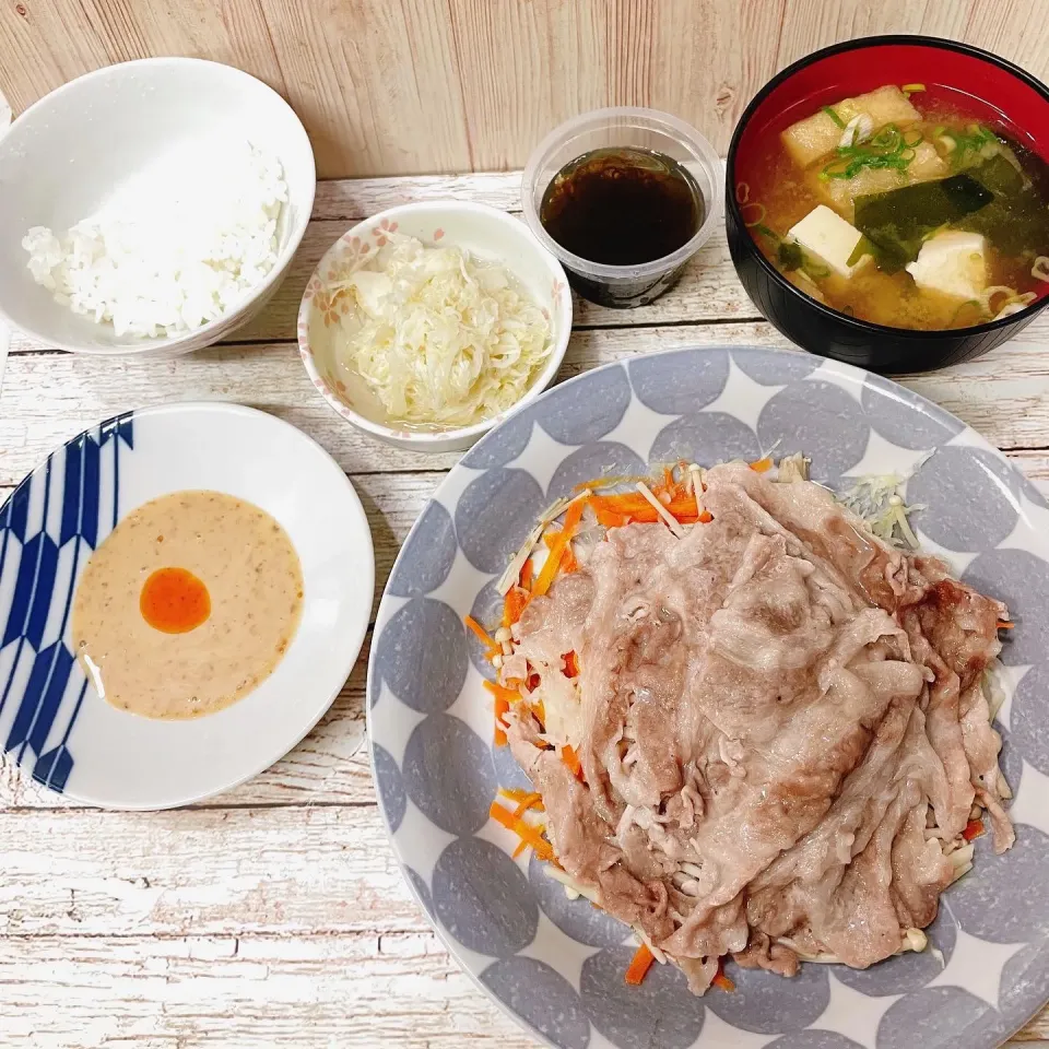 豚肉🐷とキャベツの蒸し料理|chou  chouさん