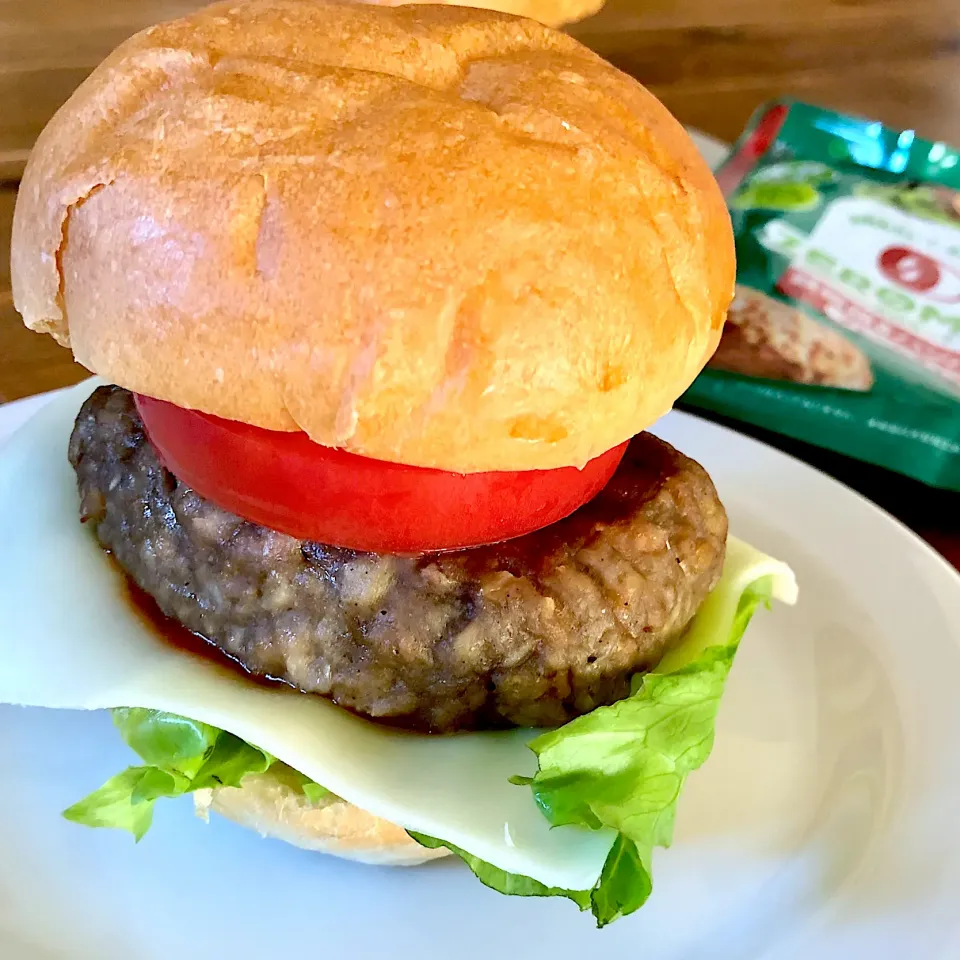 Snapdishの料理写真:大豆ミートのハンバーガー🍔|sato*さん