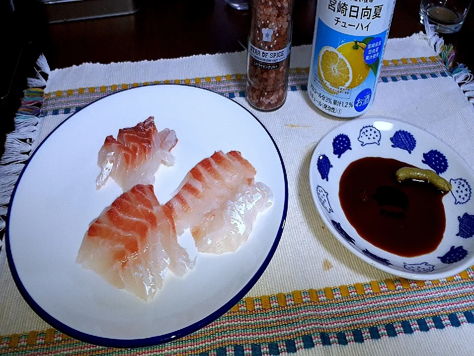 Snapdishの料理写真:鯛のお刺身✨醤油&塩で😃|夜の海に立ち…さん