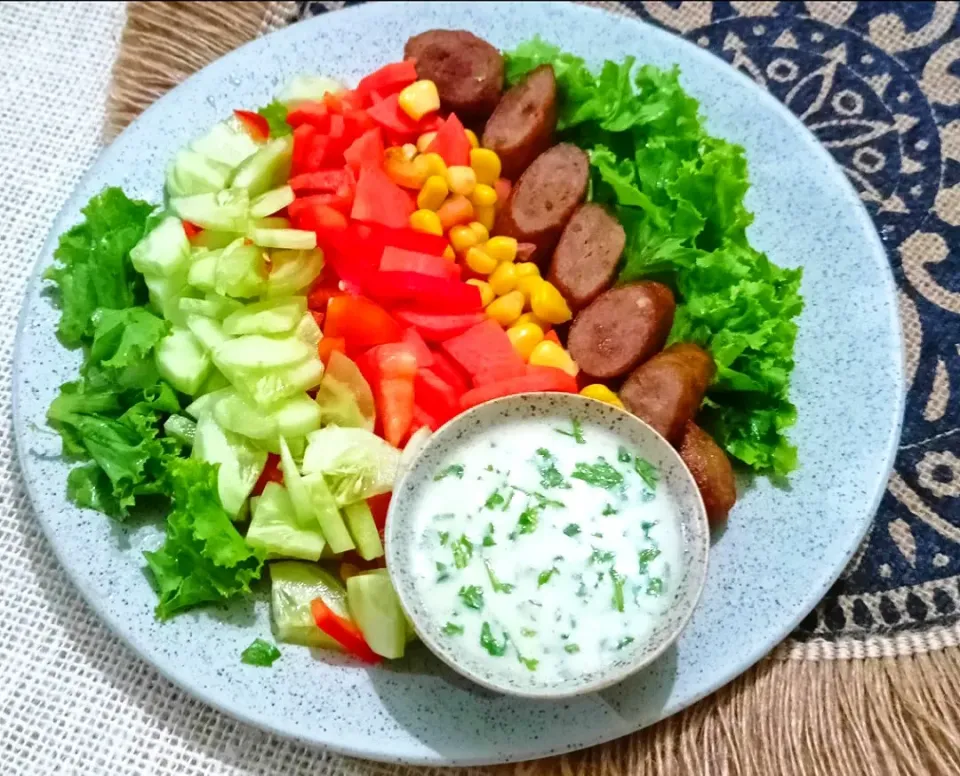 Beef classic sausage with fresh salad in mayo lime dressing|Happy Green Bowlさん