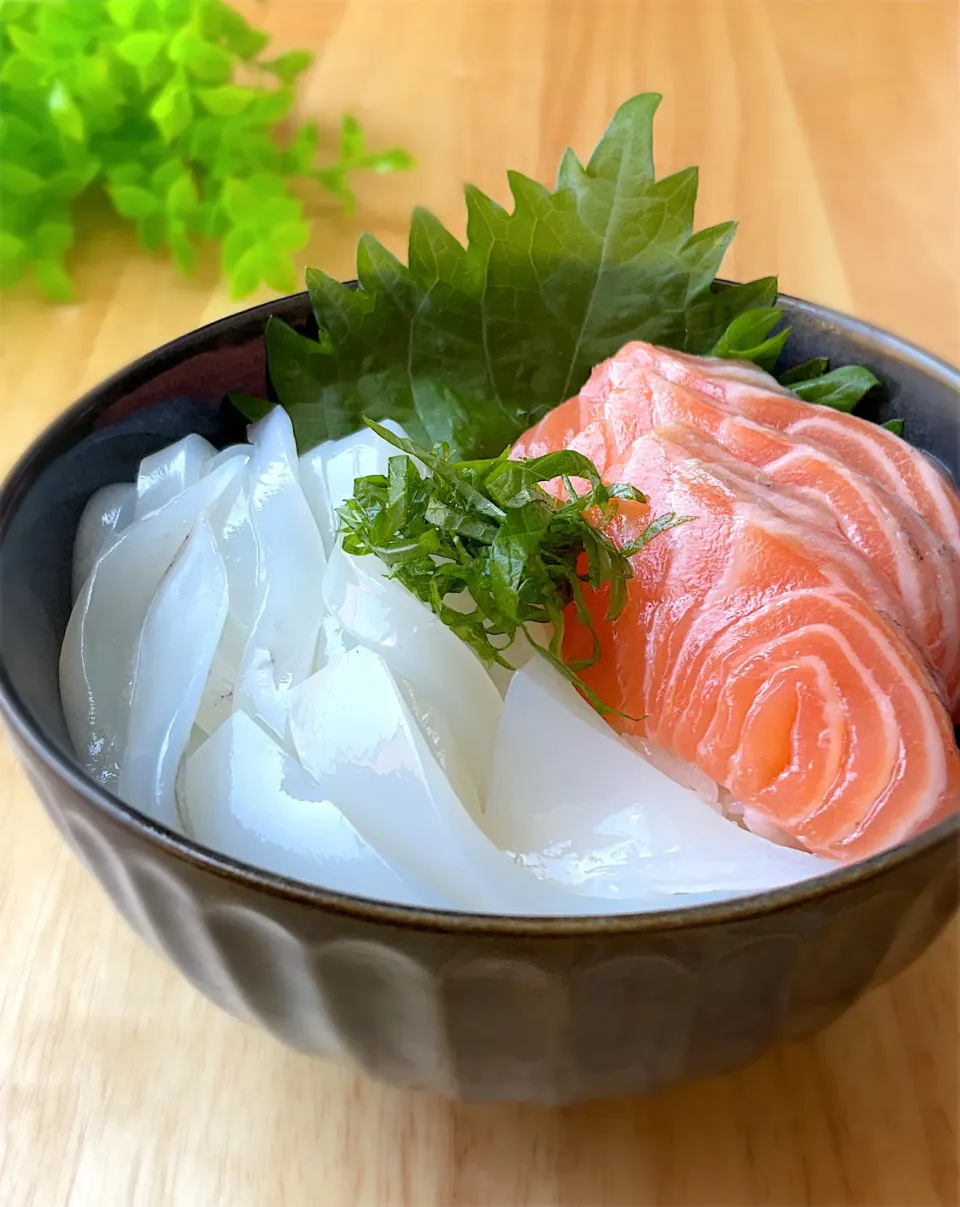 イカ釣り🦑イカサーモン丼|9421beruさん