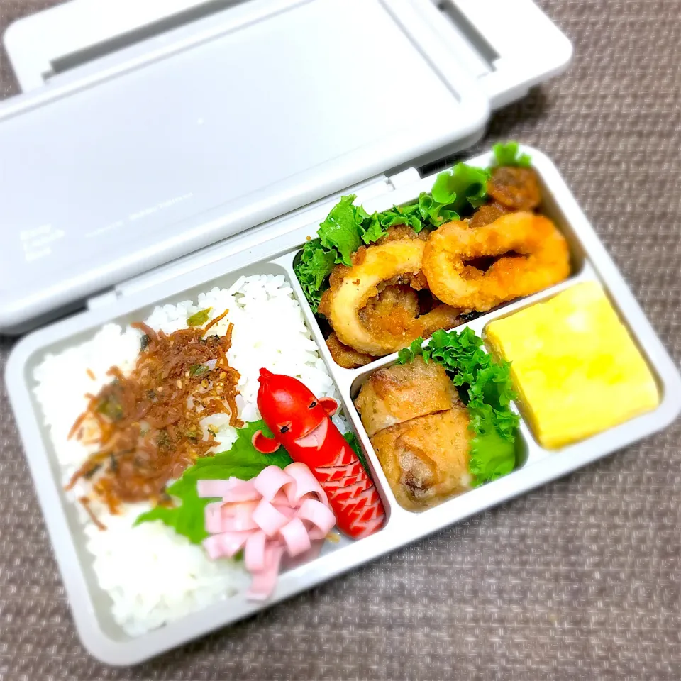 SJK弁当🍱〜イカ唐揚げ・玉子焼き・ちく天・花ハム・ソーセー人|華恋さん