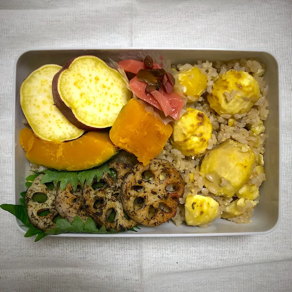 Snapdishの料理写真:#vegan 
栗ご飯弁当|makiko_aさん