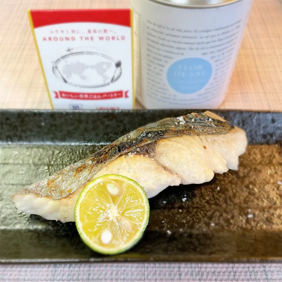 Snapdishの料理写真:マヨルカ島の塩で鰆の塩焼きです(∩ˊᵕˋ∩) .ﾟ♡|sucreroomさん