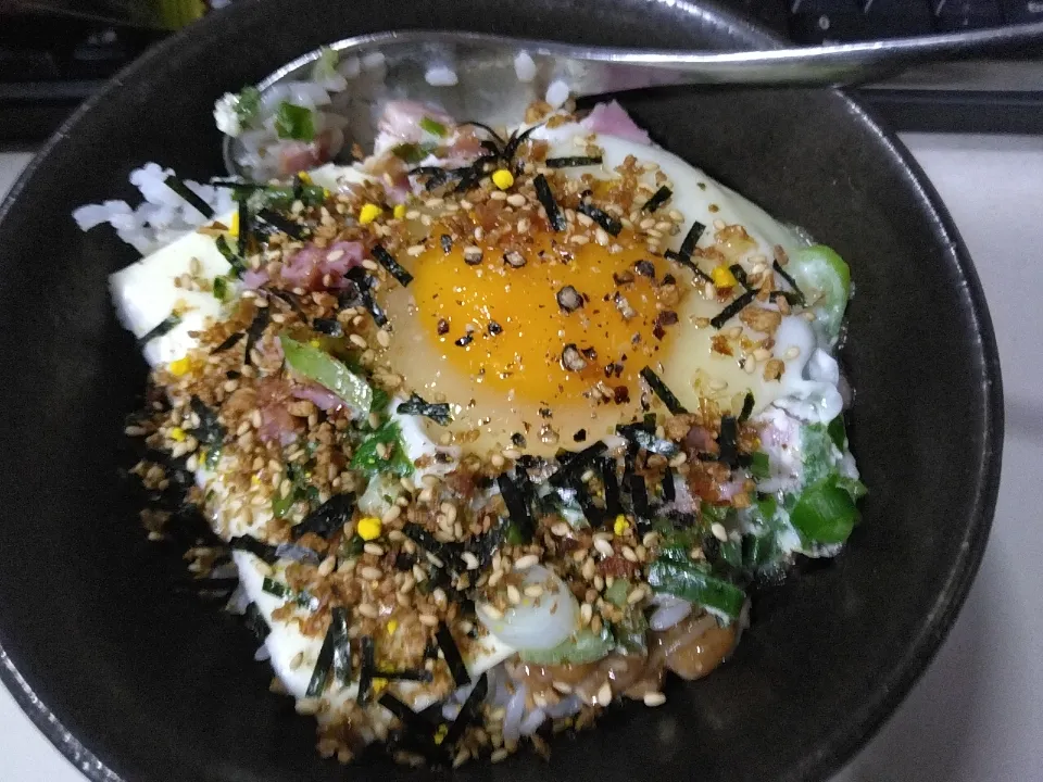 Snapdishの料理写真:なめ茸チーズ入りショゴス丼|darkbaronさん