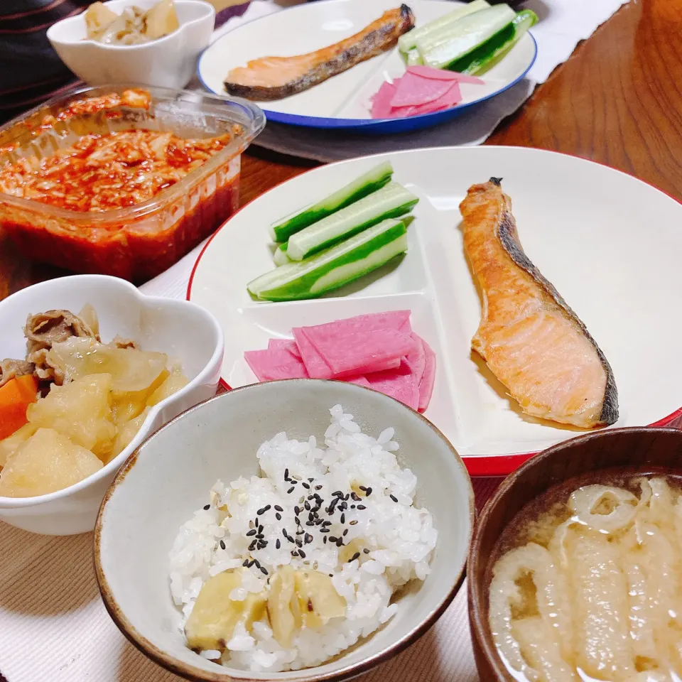 Snapdishの料理写真:鮭と肉じゃが|akkoさん