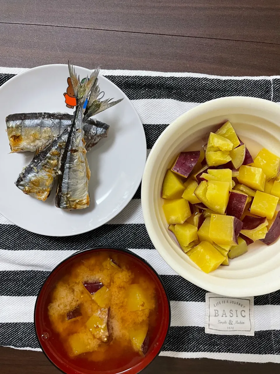 秋刀魚の塩焼き、さつま芋のレモン煮、さつま芋味噌汁|コンポタマさん