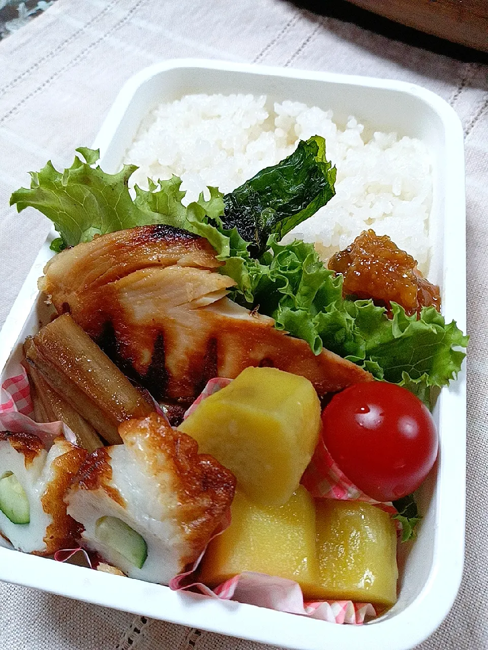 パパのお弁当
✳️さわらの西京焼き
✳️きんぴら
✳️さつま芋甘煮
✳️ちくわきゅうり
✳️蔵王のしそ巻
✳️青とうがらしみそ　めちゃからっ😂

|かみちゃんさん