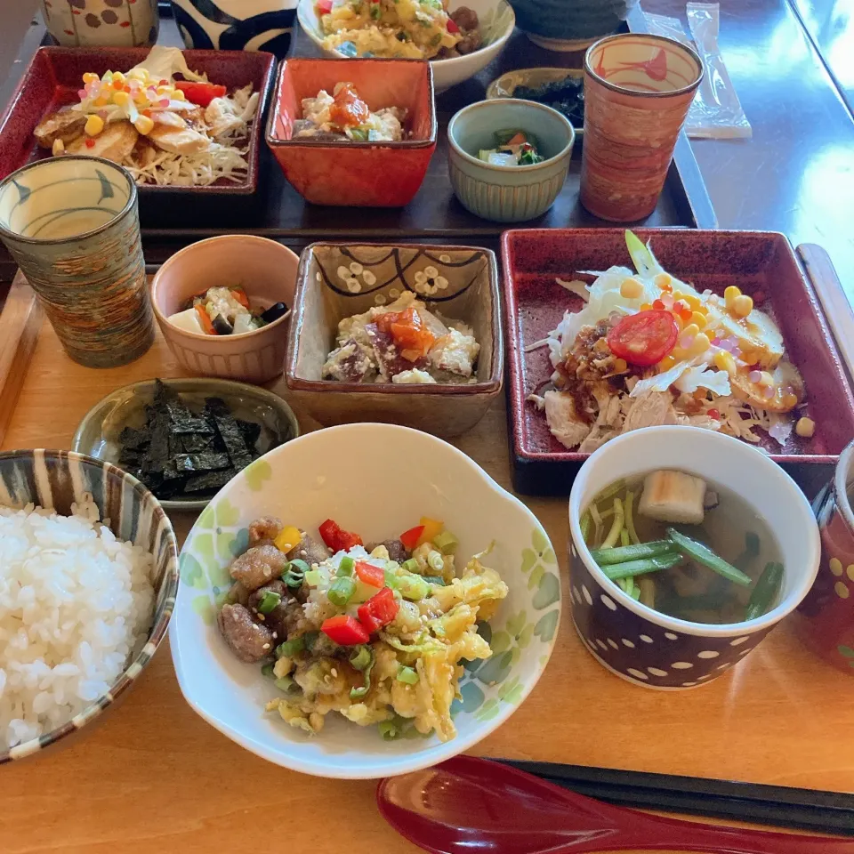 豚ホルモンのからあげと野菜のかきあげ　さつま芋と蓮根の白あえ帆立チャンジャ　鶏肉とベイクドポテトのサラダ🥗|ちゃみこさん